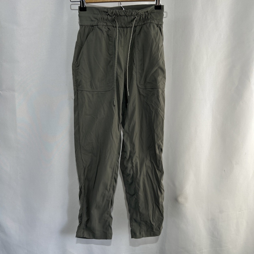 Lululemon Dance Studio Crop Pants Capri Women's Sz 0 Gray  LW6BJBS Ripstop